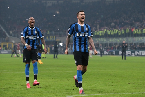 卡尔vs弗赖堡数据：传射建功，完成4次过人+3次抢断（卡尔对阵弗赖堡数据：传射齐发，4次过人与3次抢断）