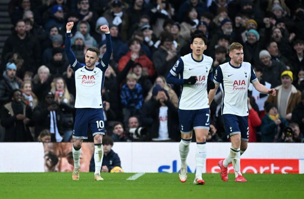 帕潘夸赞吉鲁：他不仅能进球还能防守，甚至还能客串门将（帕潘称赞吉鲁：能攻善守，必要时还能镇守龙门）