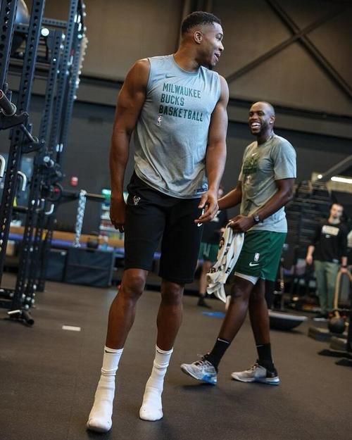 TA：皇马球星团队深度介入更衣室，阿隆索管理面临额外挑战（TA：皇马球星随行团队深度介入更衣室，阿隆索的管理面临额外挑战）