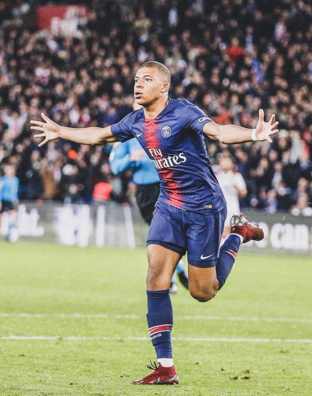 罗马诺：卢克曼没参加训练，这是他对亚特兰大的回应（罗马诺：卢克曼以缺席训练回应亚特兰大）