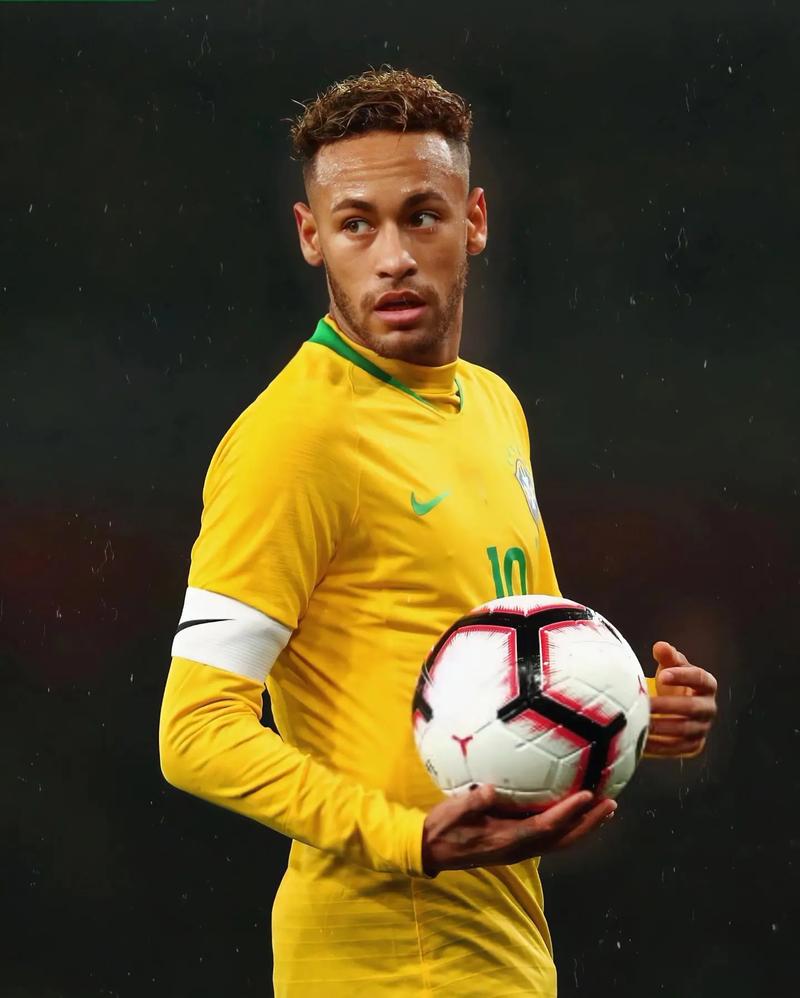 再起风波，内马尔：向教练致歉？又是哪个狗屎记者编造的谎言（风波再起，内马尔反击：向教练致歉？又是哪位记者在编造谎言）