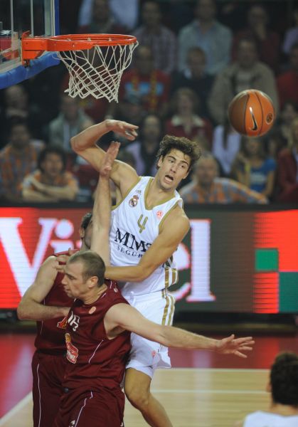 TA：随着主席选举临近，巴萨的长期引援议题根本无法提上议程（TA：主席选举在即，巴萨难以推进长期引援计划）