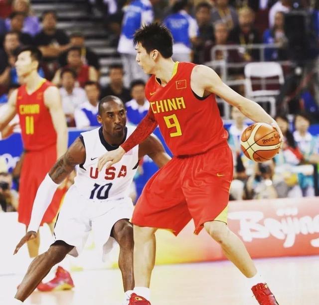 “快乐男孩”名不虚传！巴坎布门前空门不进，自己却跑进球门（巴坎布空门不进反把自己送进球门，快乐本色尽显）