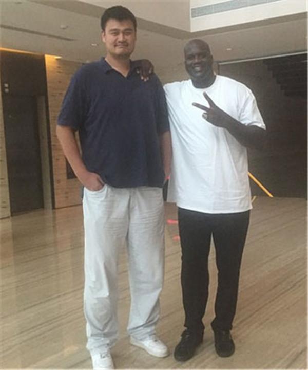 球队在对方主场打出统治级表现（球队客场上演统治级发挥）